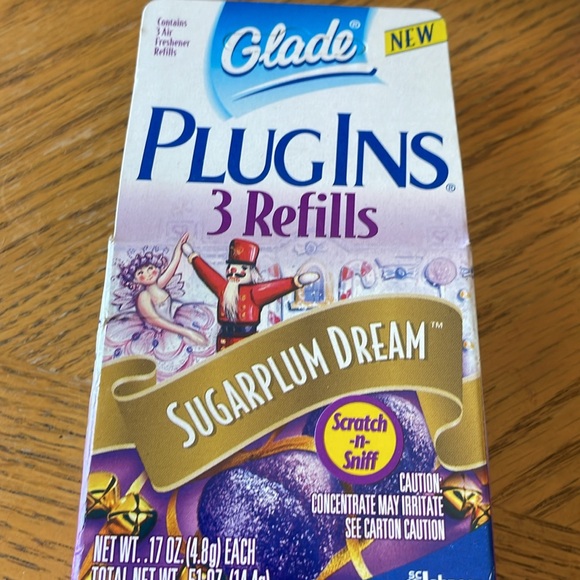 7 Plug Ins 3 Refill Packs- 5 Sugarplum Dream, 1 Pine, 1 Apple Cinnamon - Picture 14 of 15